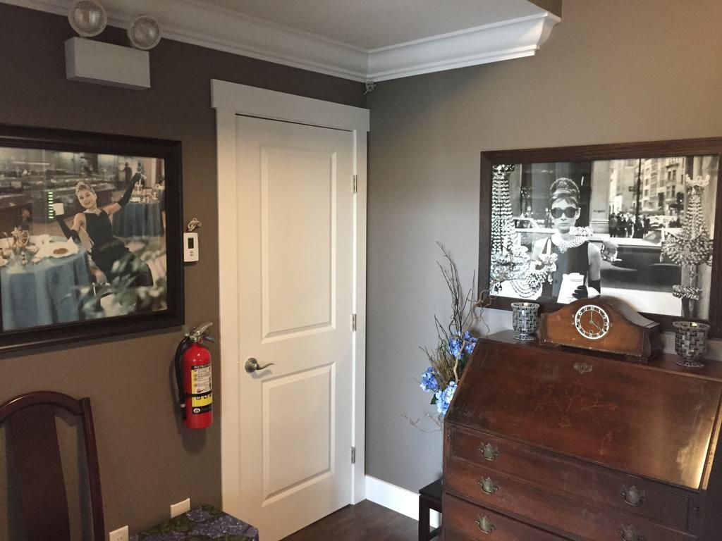 Brookside Inn Boutique Hotel 애버츠퍼드 외부 사진