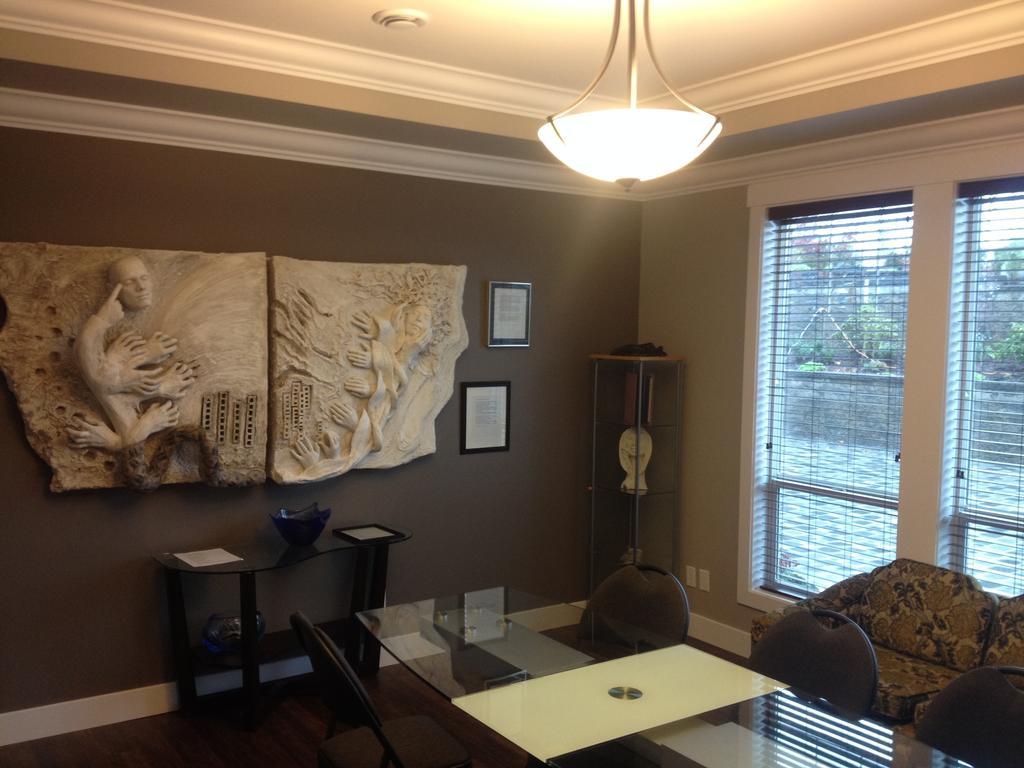 Brookside Inn Boutique Hotel 애버츠퍼드 외부 사진