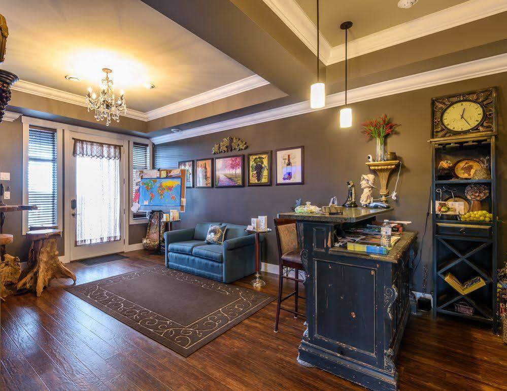 Brookside Inn Boutique Hotel 애버츠퍼드 외부 사진