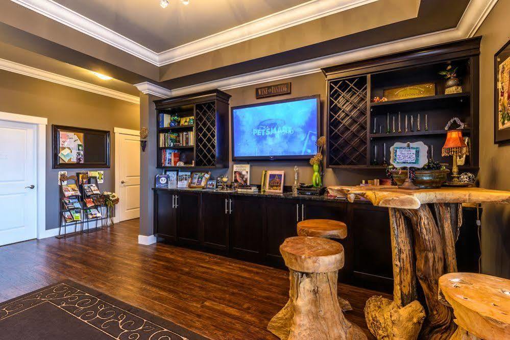 Brookside Inn Boutique Hotel 애버츠퍼드 외부 사진