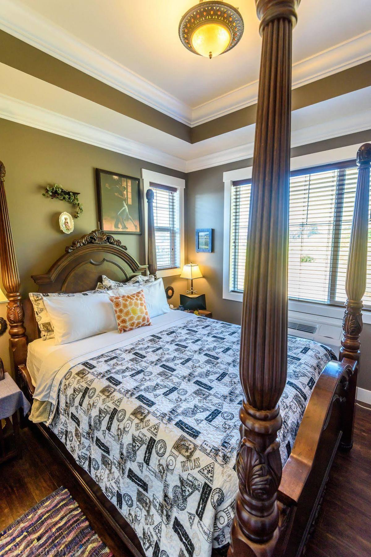 Brookside Inn Boutique Hotel 애버츠퍼드 외부 사진